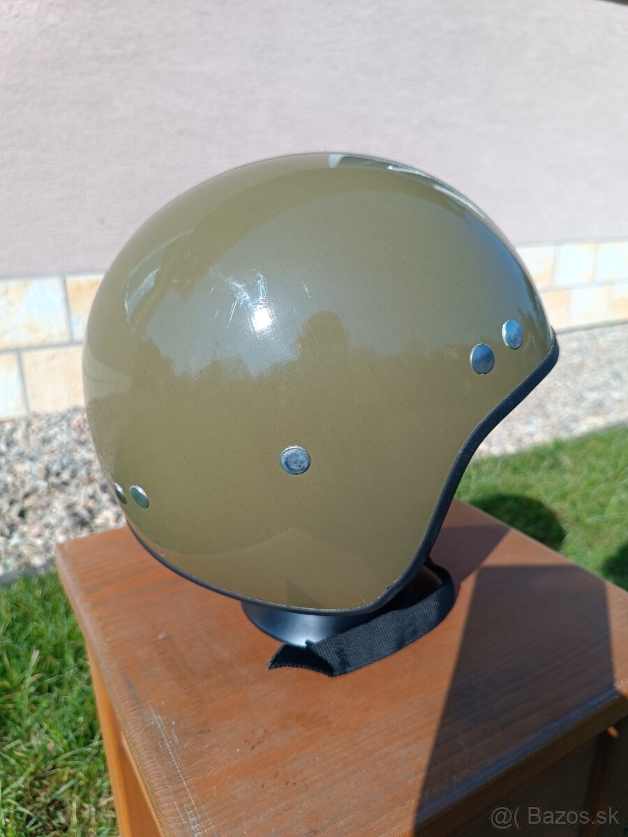 Stará přilba, helma - vojenská