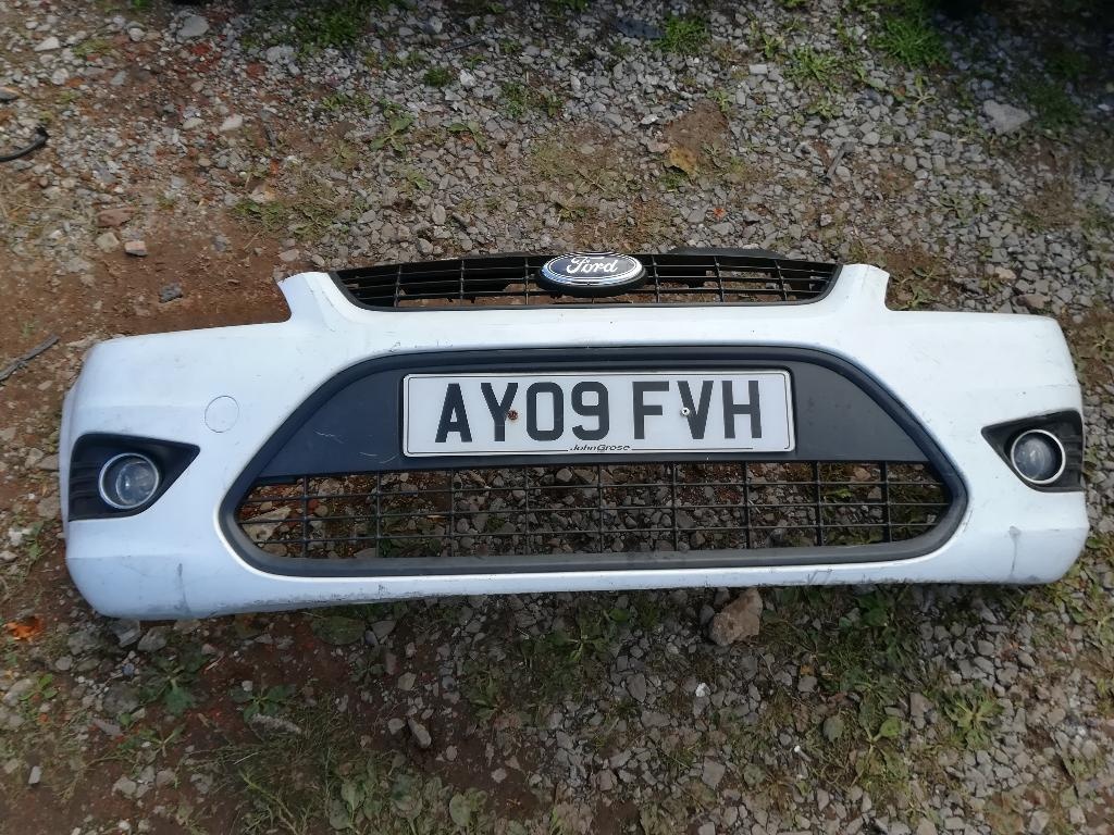 Ford Focus 08- predný nárazník kompletný