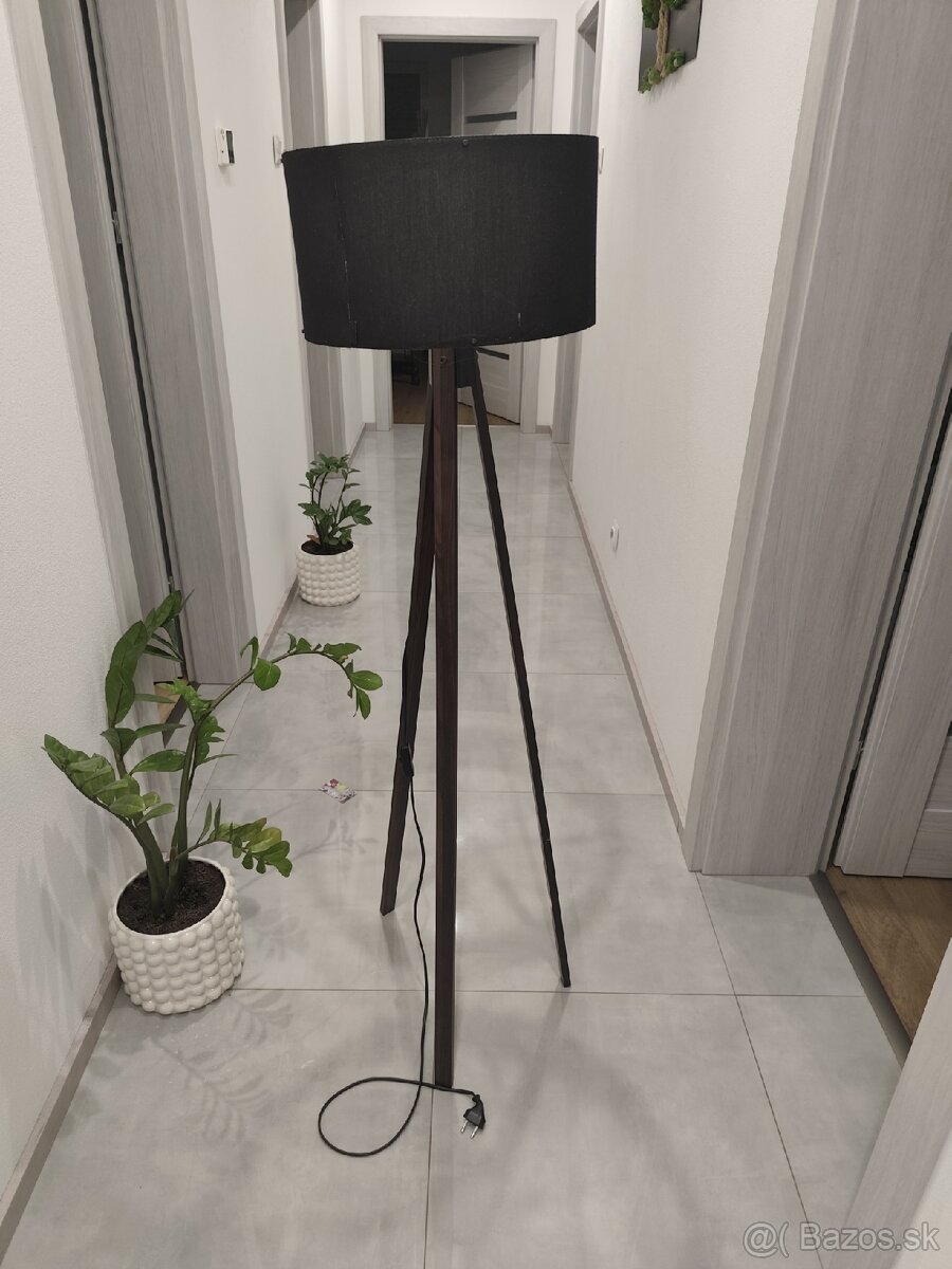 Predám stojacu lampu