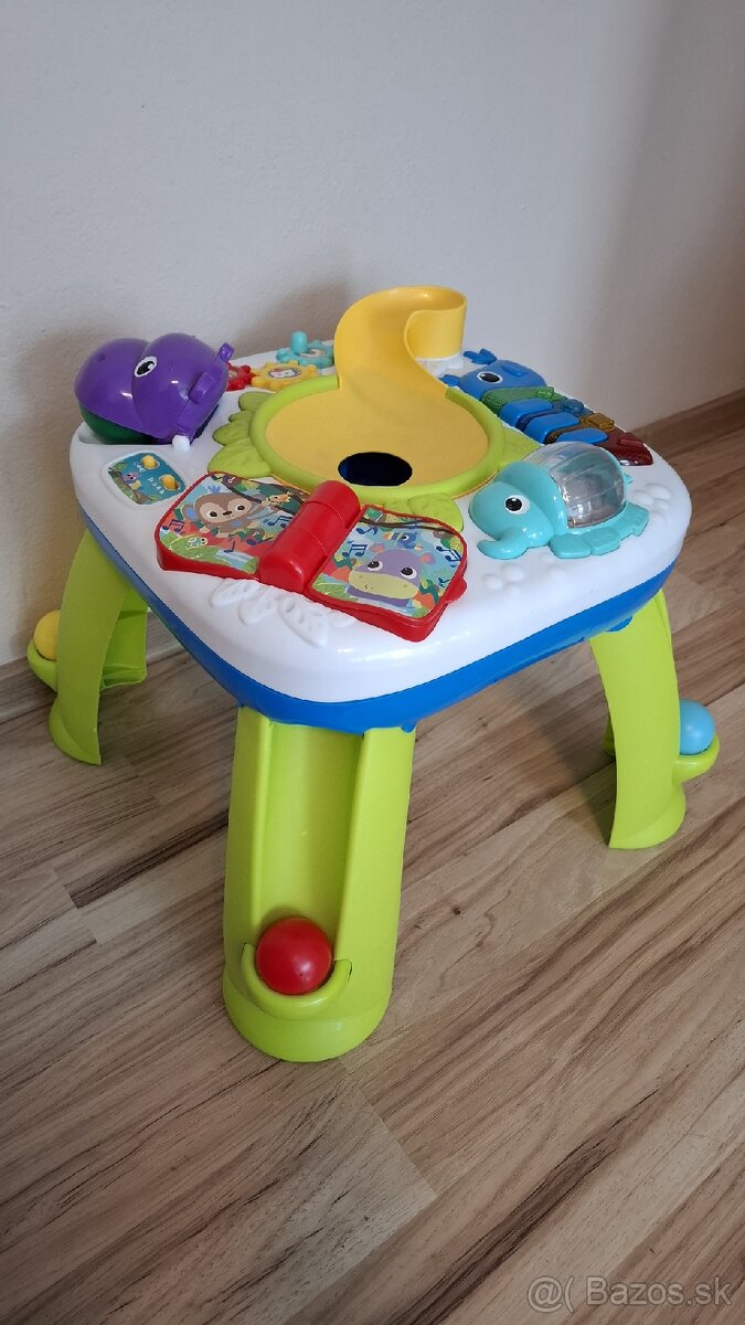Interaktivny hraci stolik