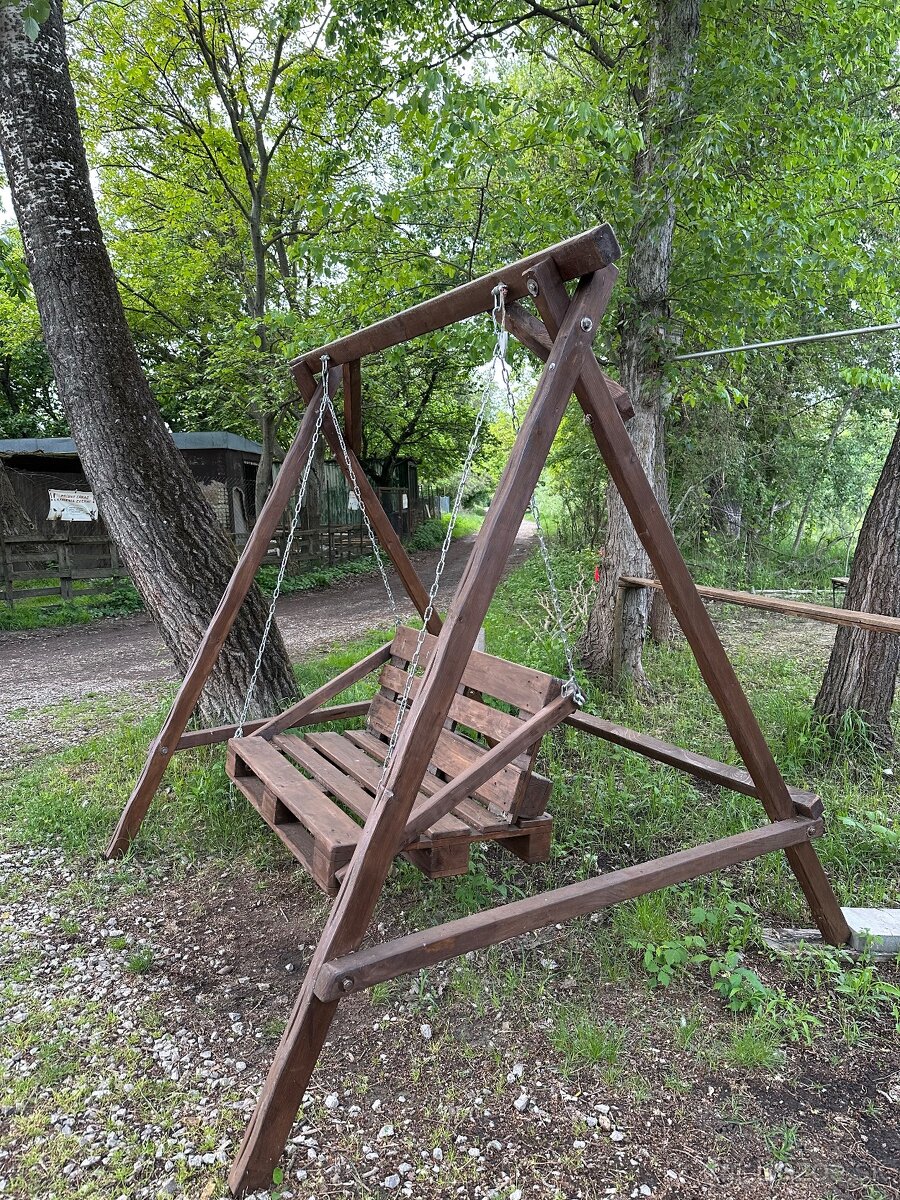 Hojdačka do záhrady