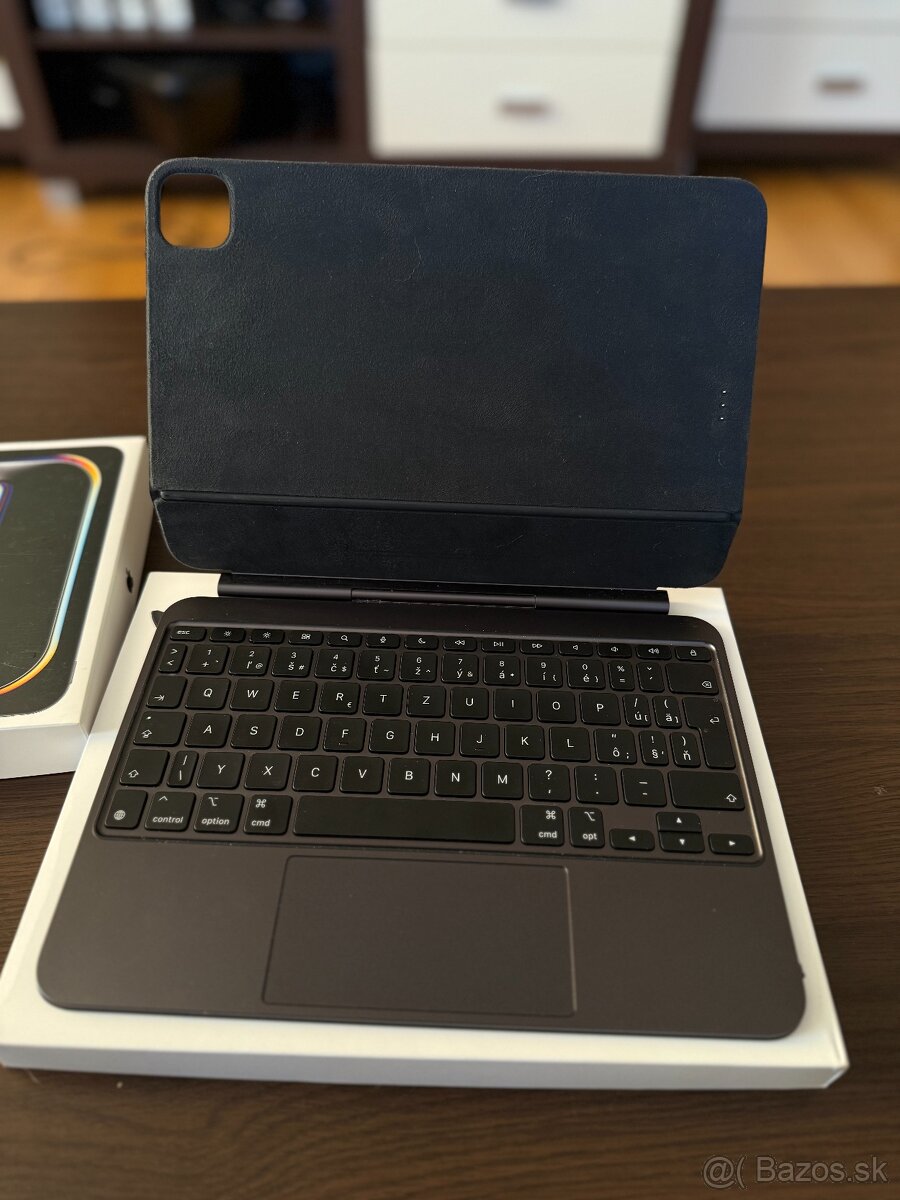 Magic Keyboard pre iPad Pro 11” (M4) v ZÁRUKE