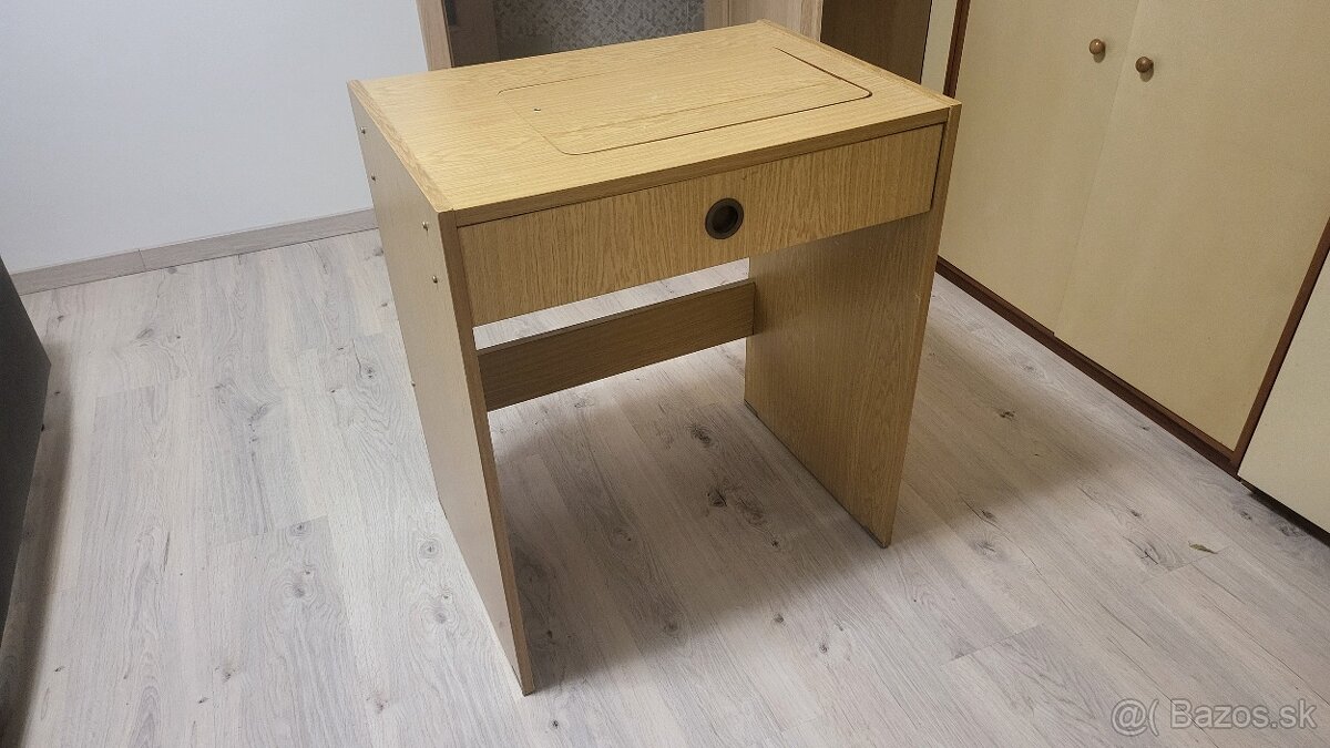 Predám skrinku pod šijací stroj Veritas