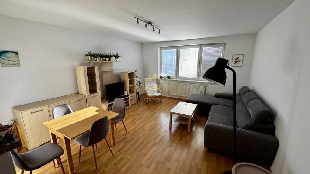 Prenájom 2 izbový byt, Saratovská ulica, Bratislava IV. Dúbr
