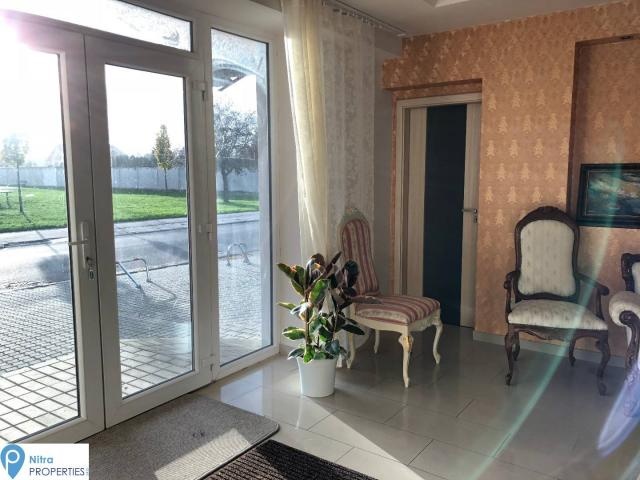 Na prenájom obchodné priestory - salón, Topoľčany