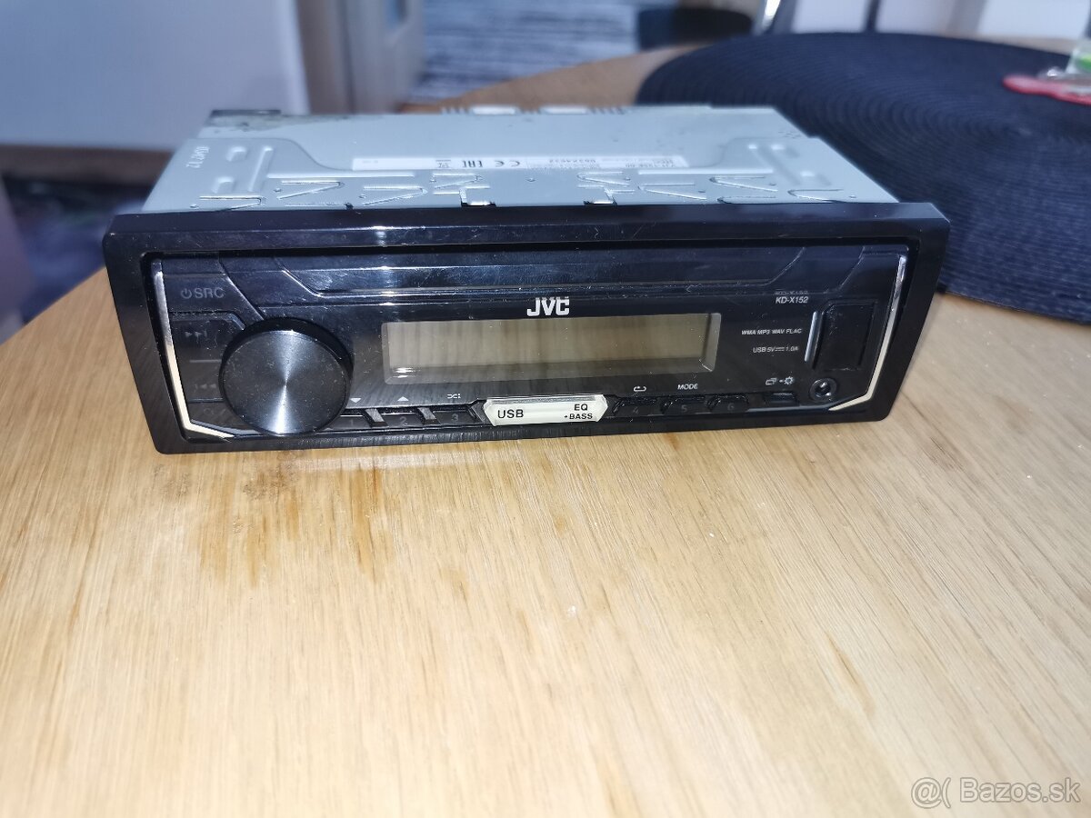 Plne funkčné autorádio JVC