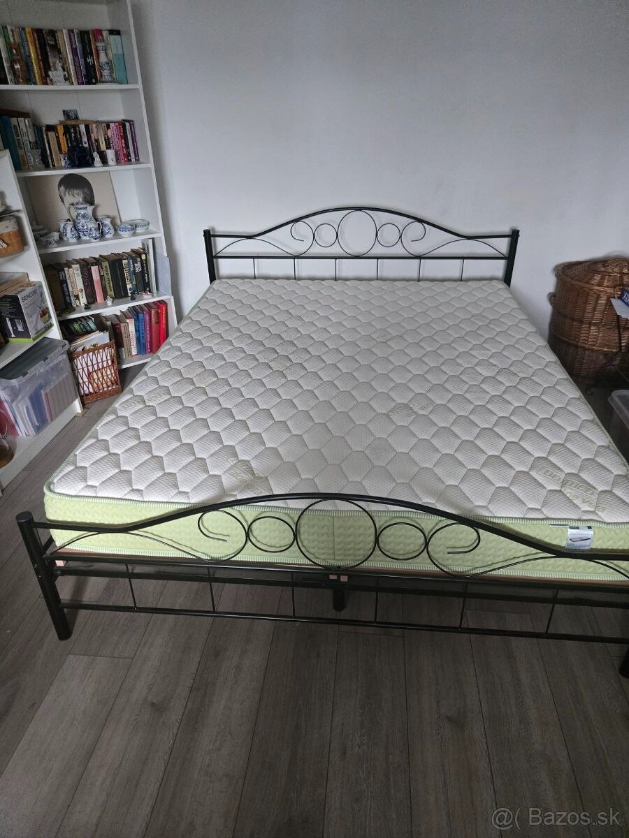 Predám manželskú posteľ -komplet
