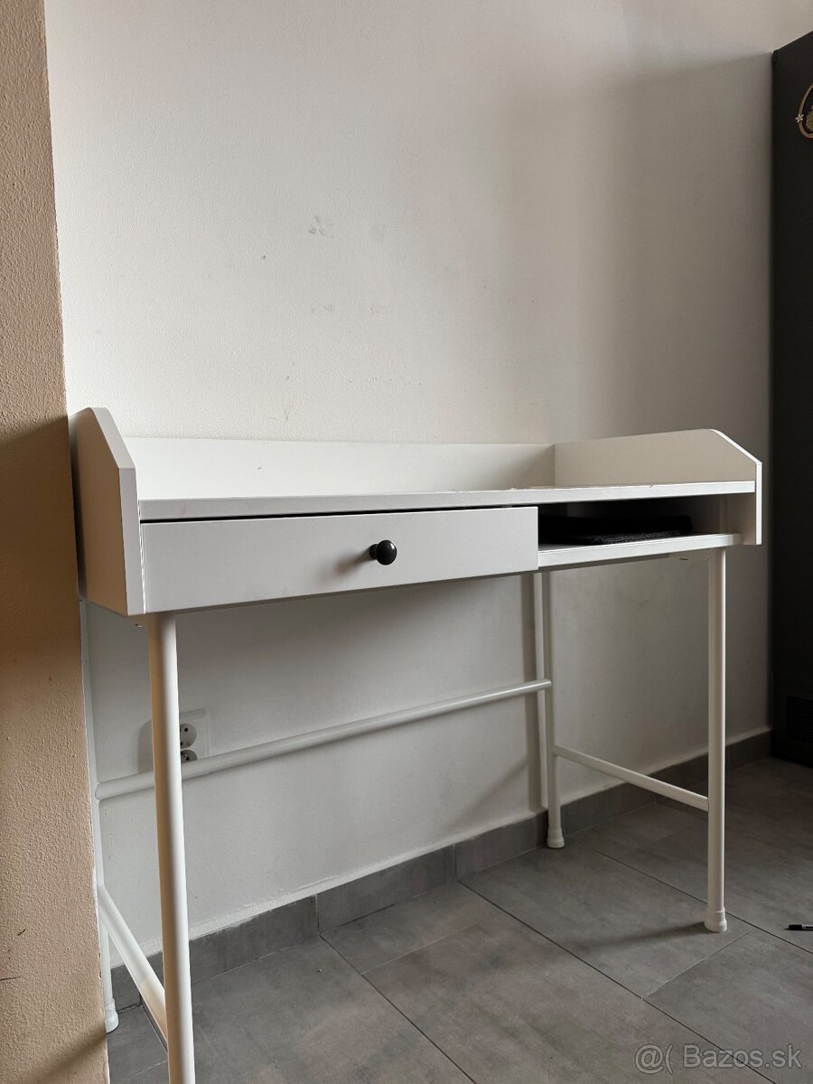 Kancelársky stôl IKEA Hauga 10045