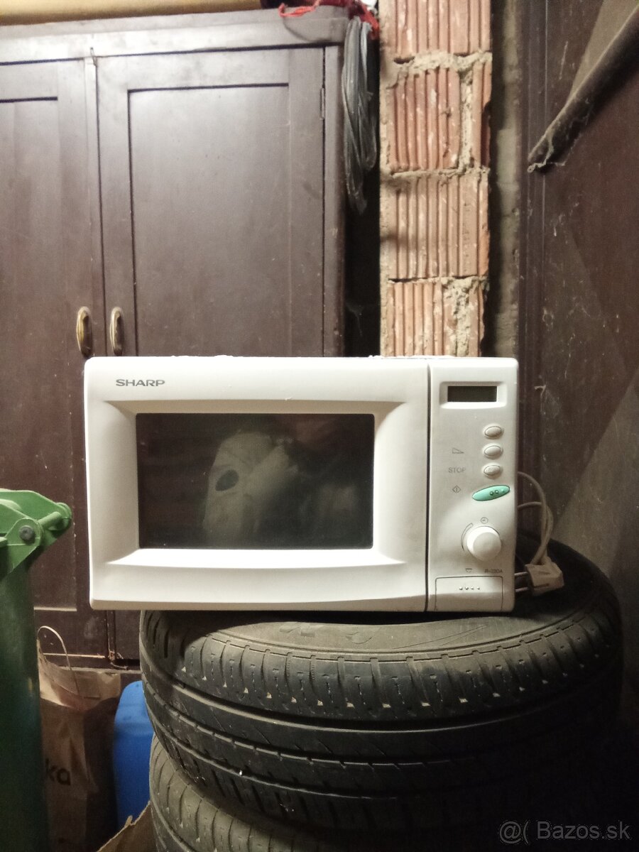 Predám staršiu mikrovlnku