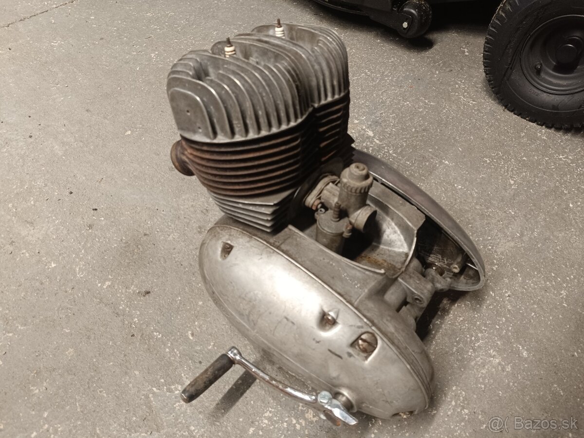 Motor Jawa 350 / 360 panelka