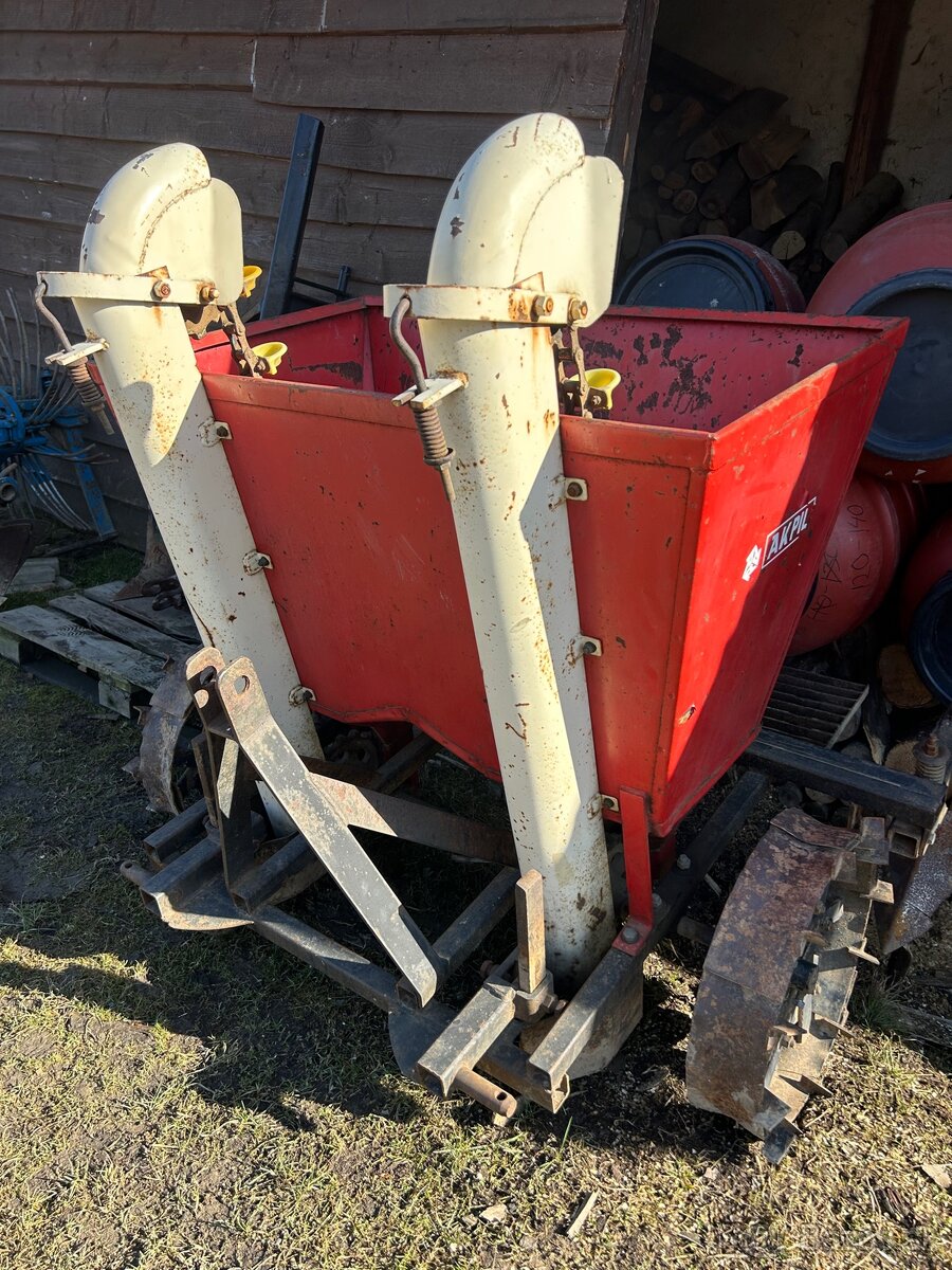 Predám sadzač zemiakov Akpil