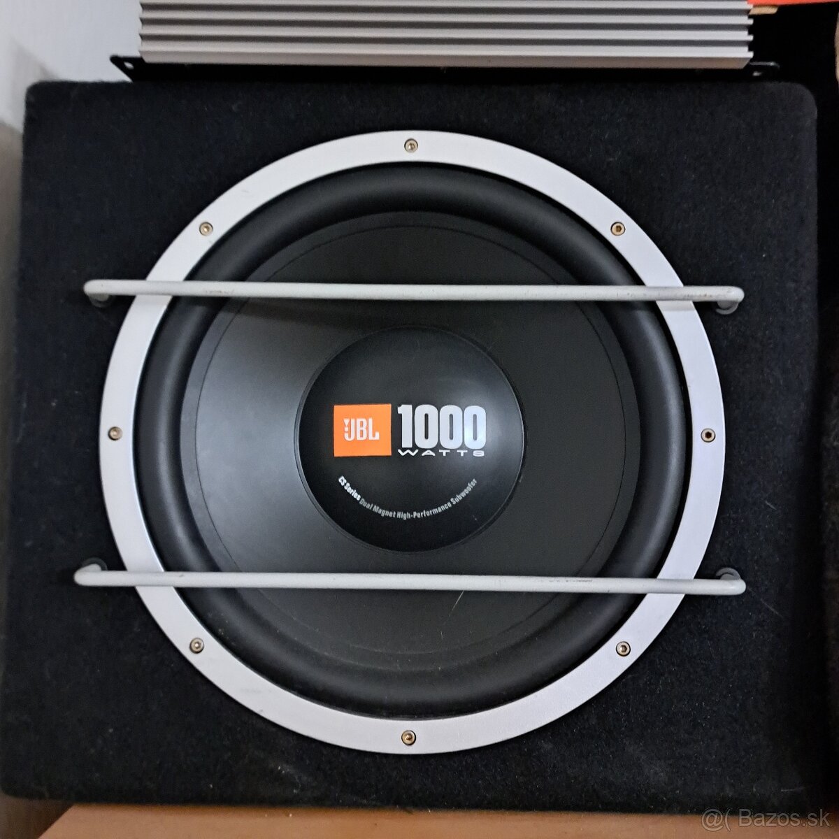 JBL Subwoofer do auta