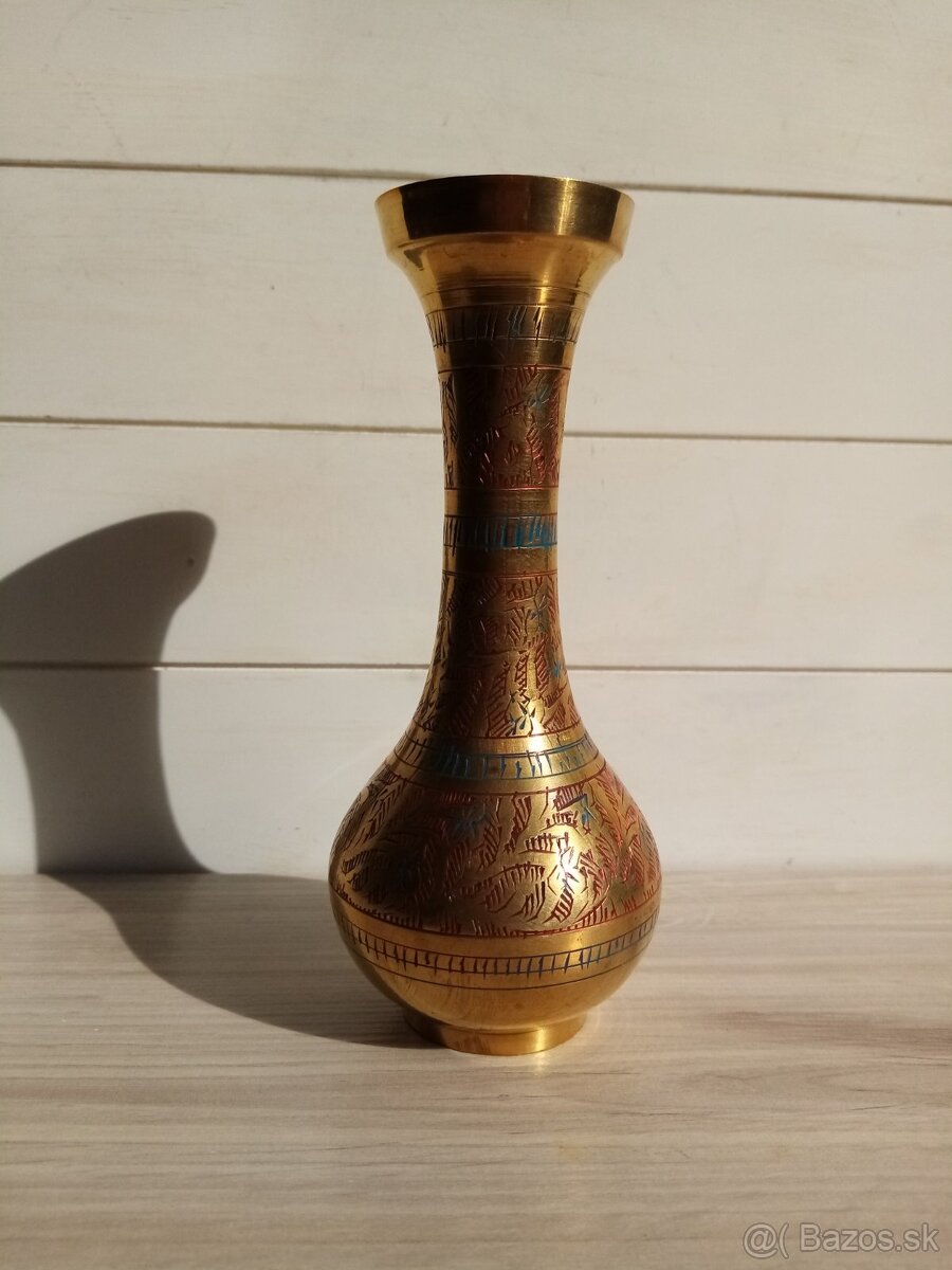 Orientálna váza z alpaky