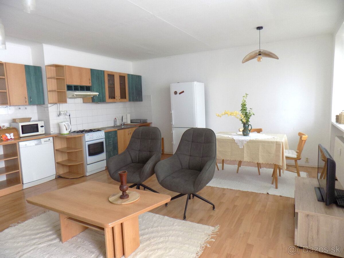 Pekný 3-izbový byt so 6m logiou, Fibichova ulica, pri Aupark