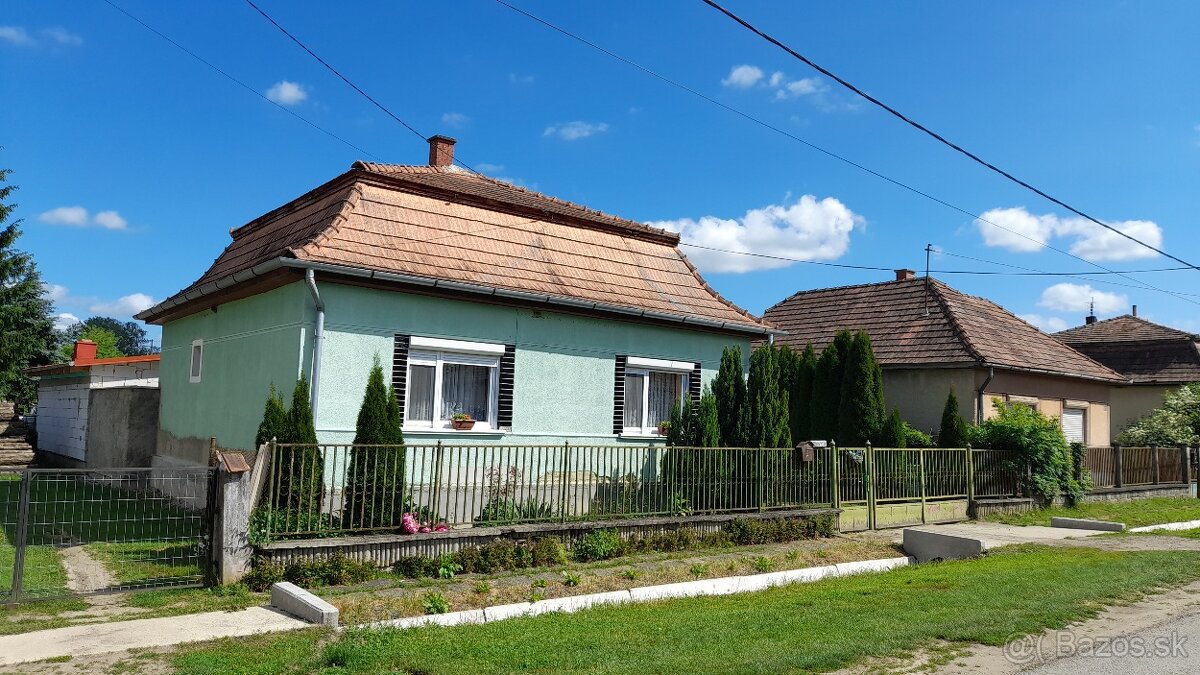 Predám 2 izbový tehlový rodinný dom.