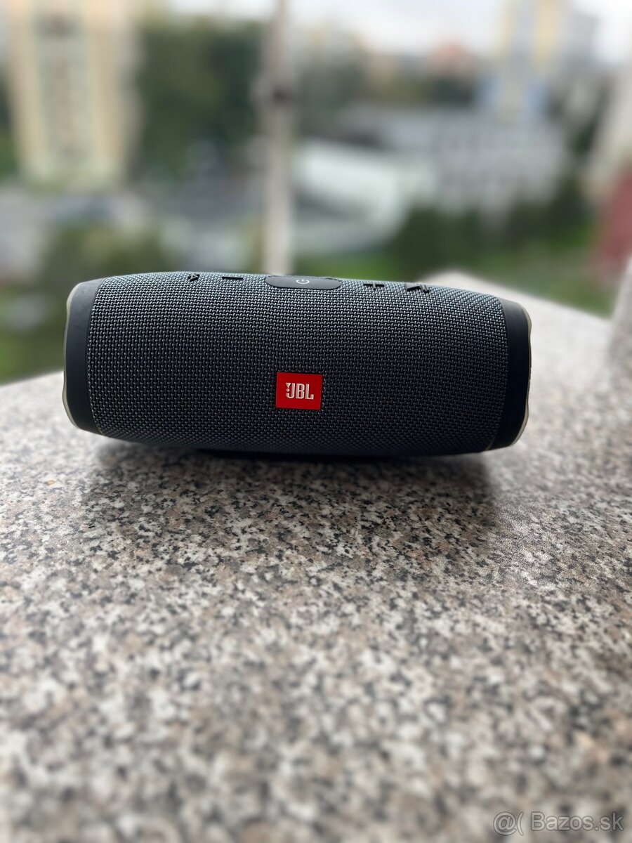 JBL Charge essential