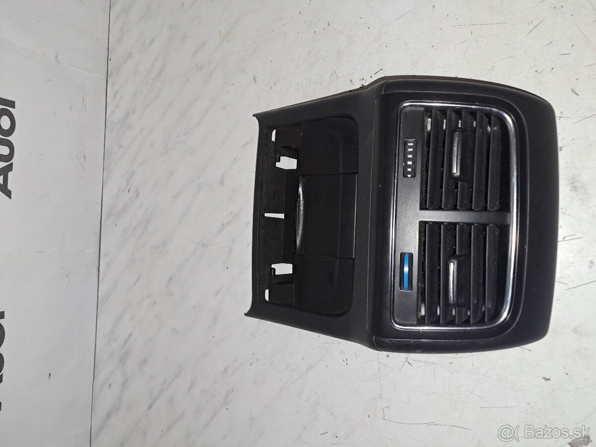 Zadna krytka tunela Audi A4 B8