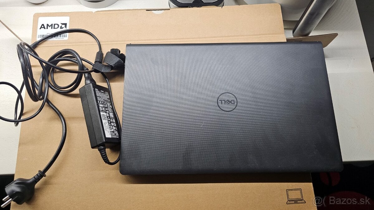 Zachovalý notebook Dell - krabica, nabíjačka, záruka