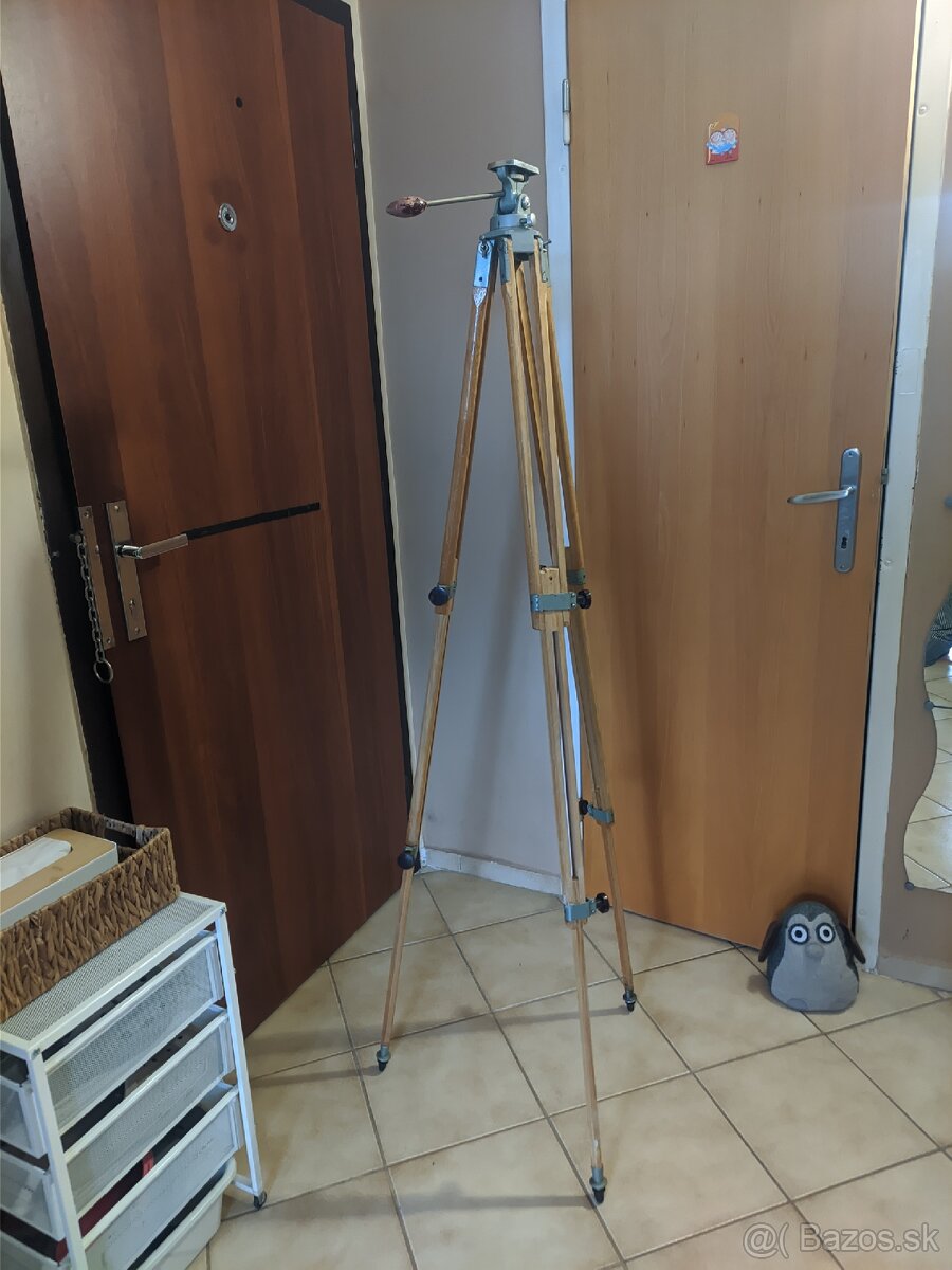 Predám funkčný drevený retro statív