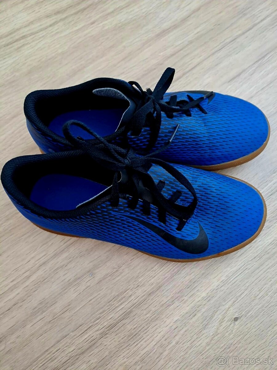 Halovky Nike 38