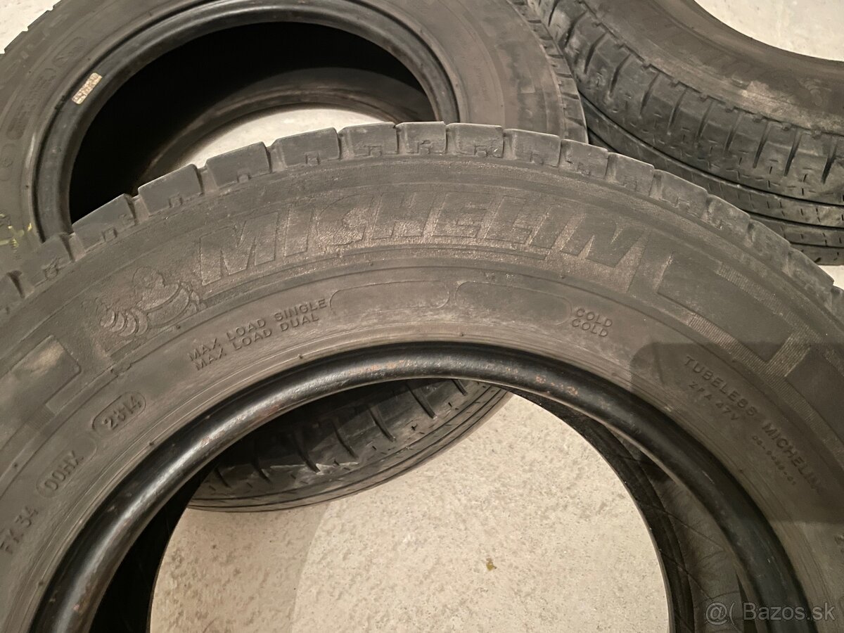 Michelin Agilis 215/70 R15 C