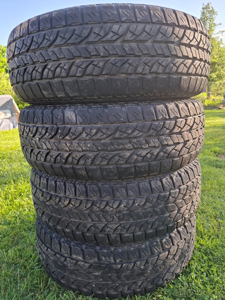 Yokohama geolander A/T 245/70 R16