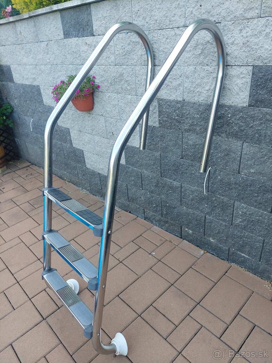 Bazenove schodiky