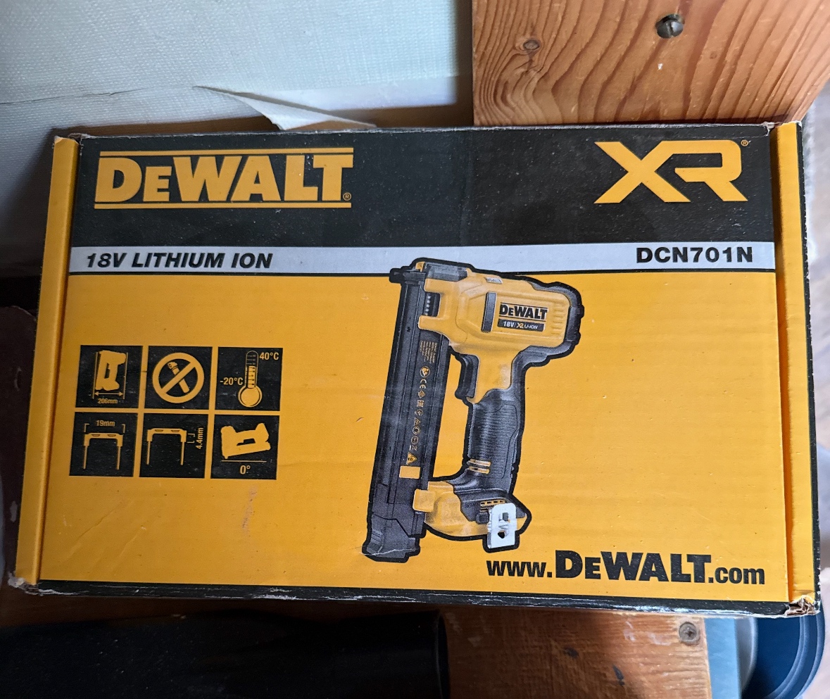 Dewalt sponkovačka