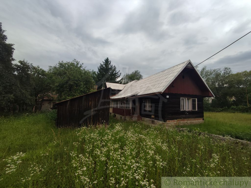 Staršia chalupa s hospodárskymi budovami na pozemku 1550 m