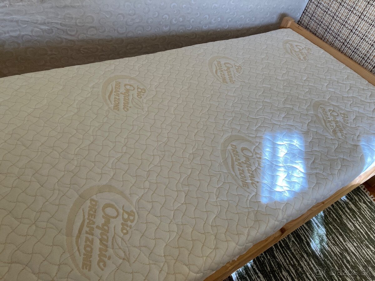 Jednolozko posteľ 90/200 plus matrac