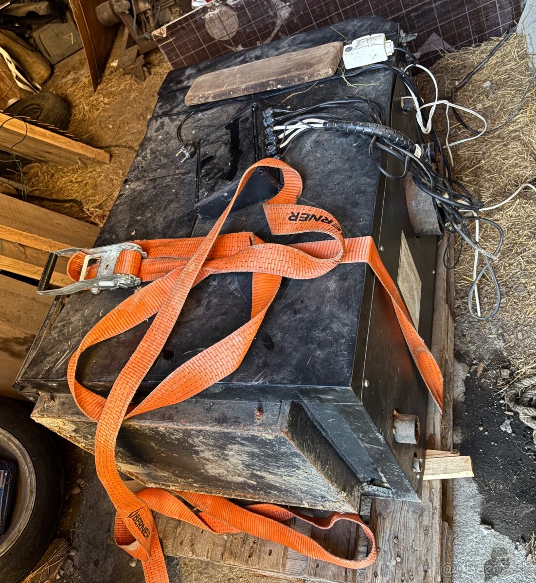 Ocelovy Teplovodny kotol s horakom na palety