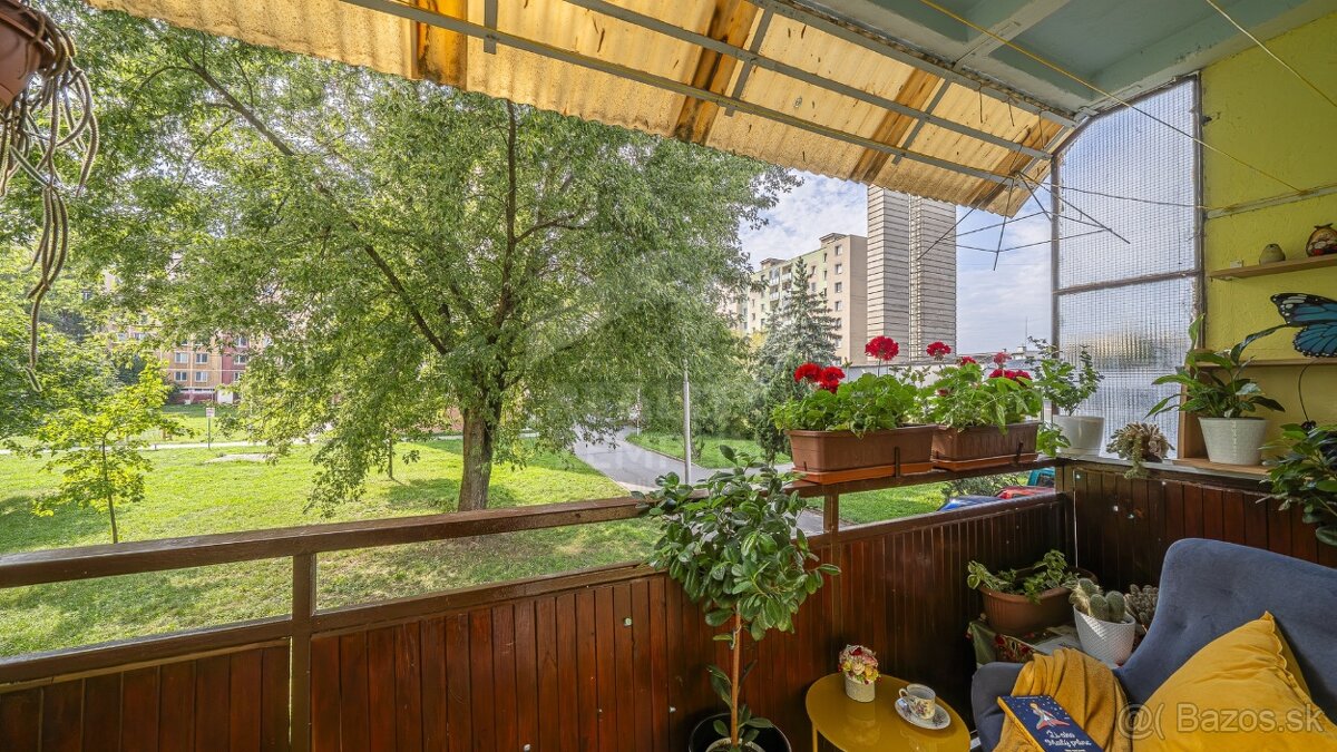 3i chyžka, loggia, zeleň, Užhorodská