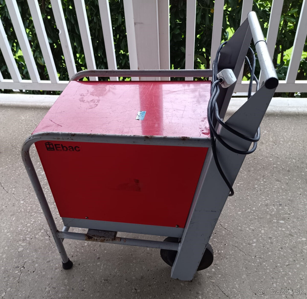 Predam profesionalny odvlhčovač vzduchu