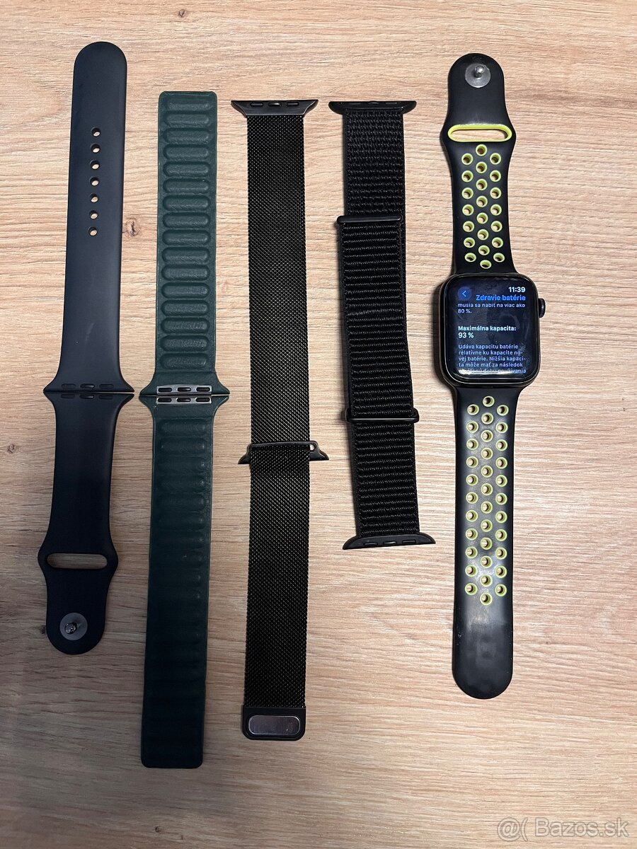 Apple Watch SE (2. generácia) GPS  + 5 remienkov