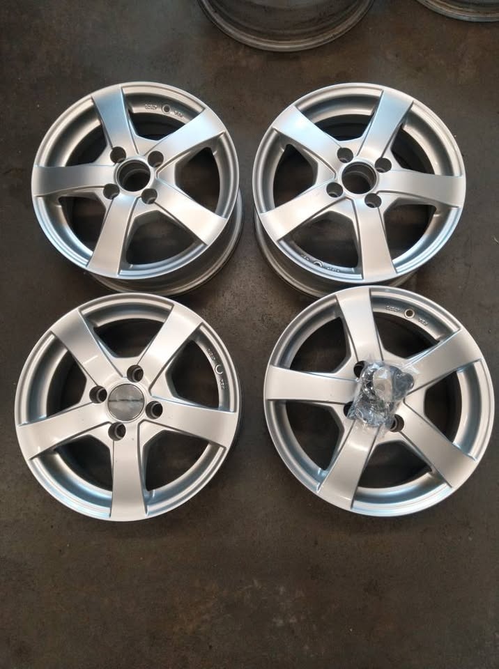 Alu 4 x 100 14' + letné pneu.