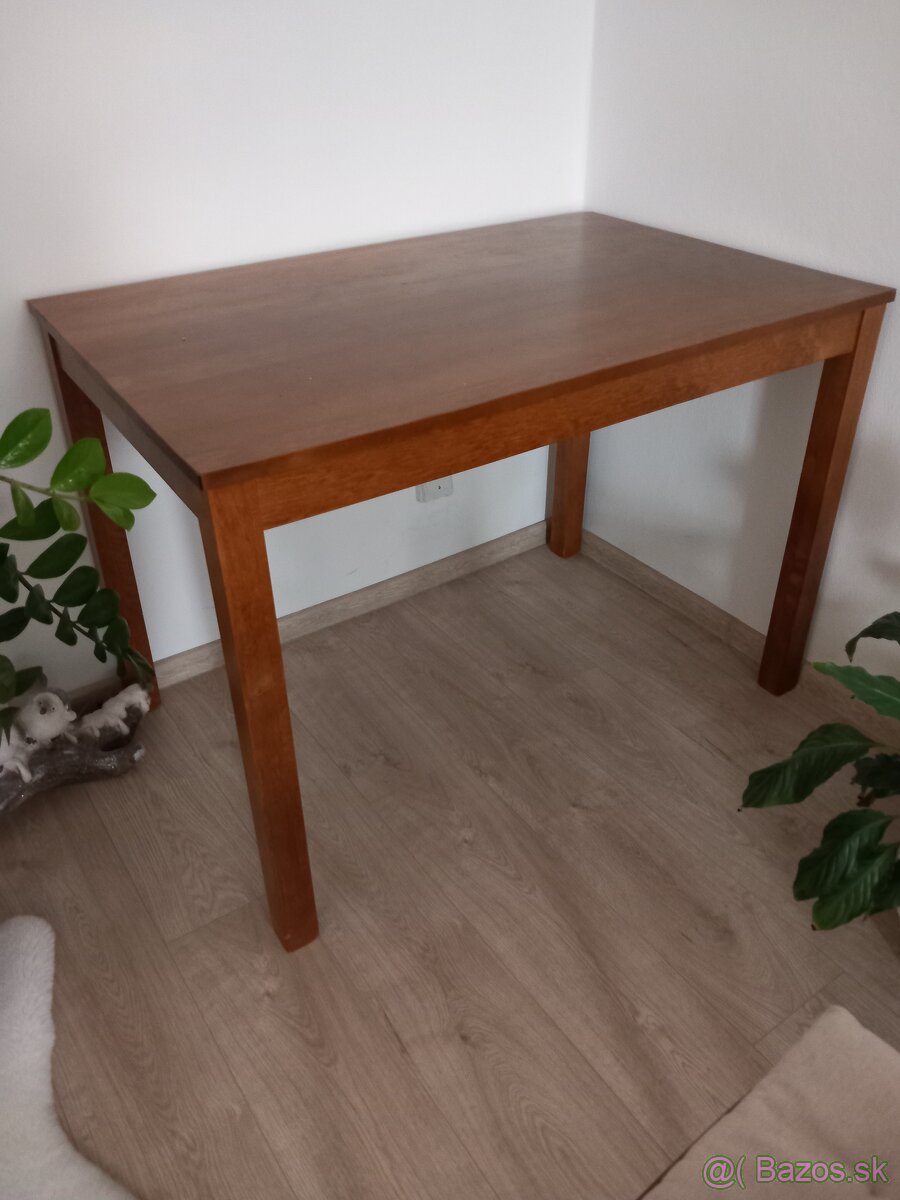 Jedálenský stol