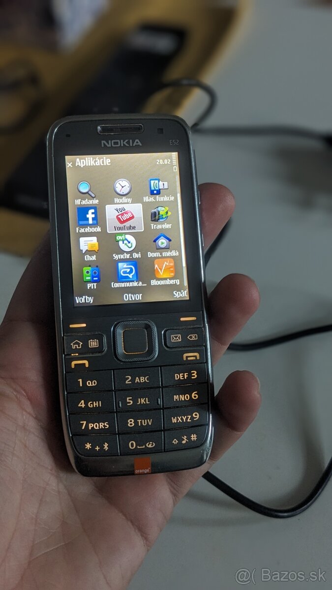 Nokia E52