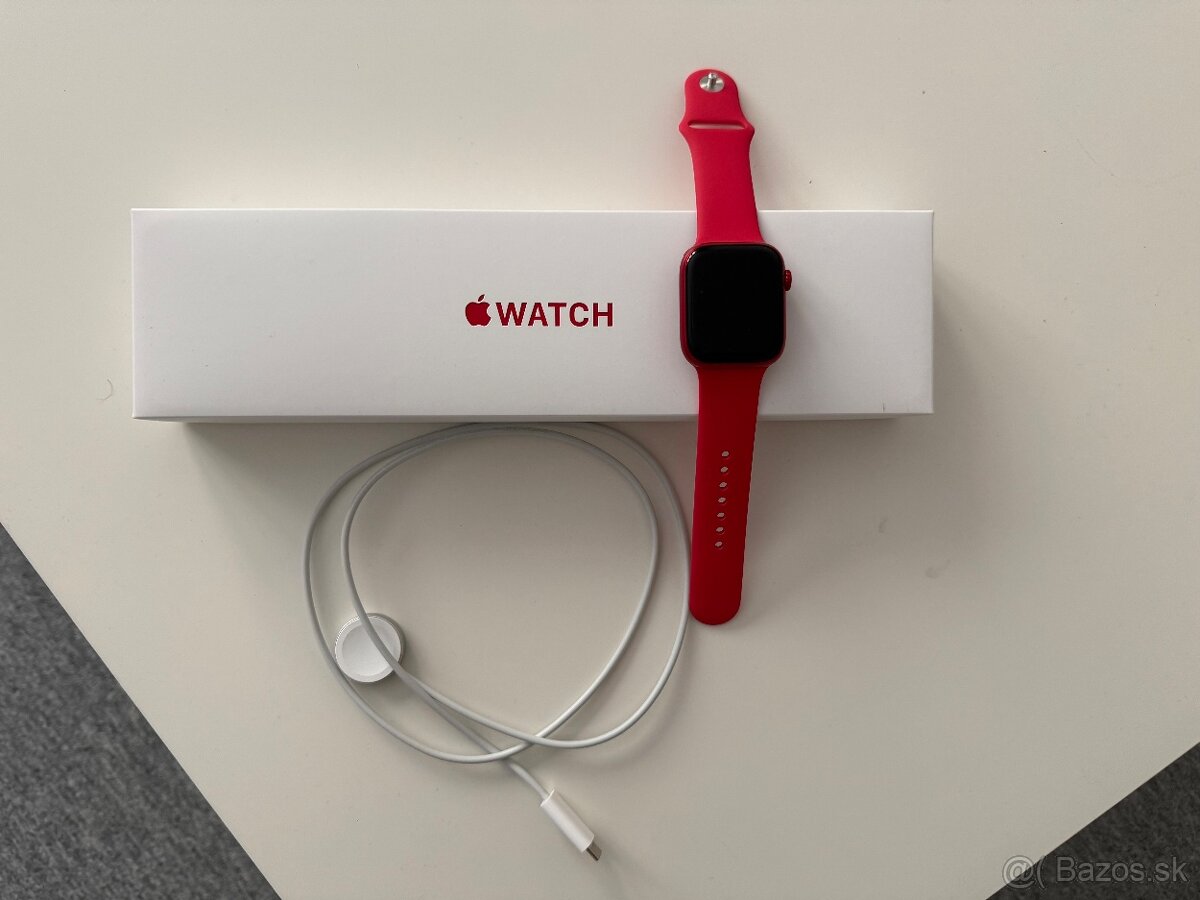 predám Apple Watch 8 45mm Product Red