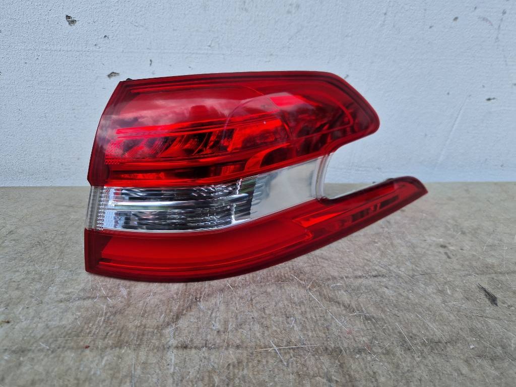Peugeot 308 T9 kombi 2013- pravé zadné svetlo