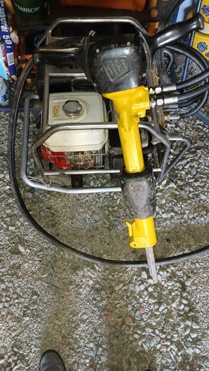 Predám JCB beaver generátor (benzín) + kladivo