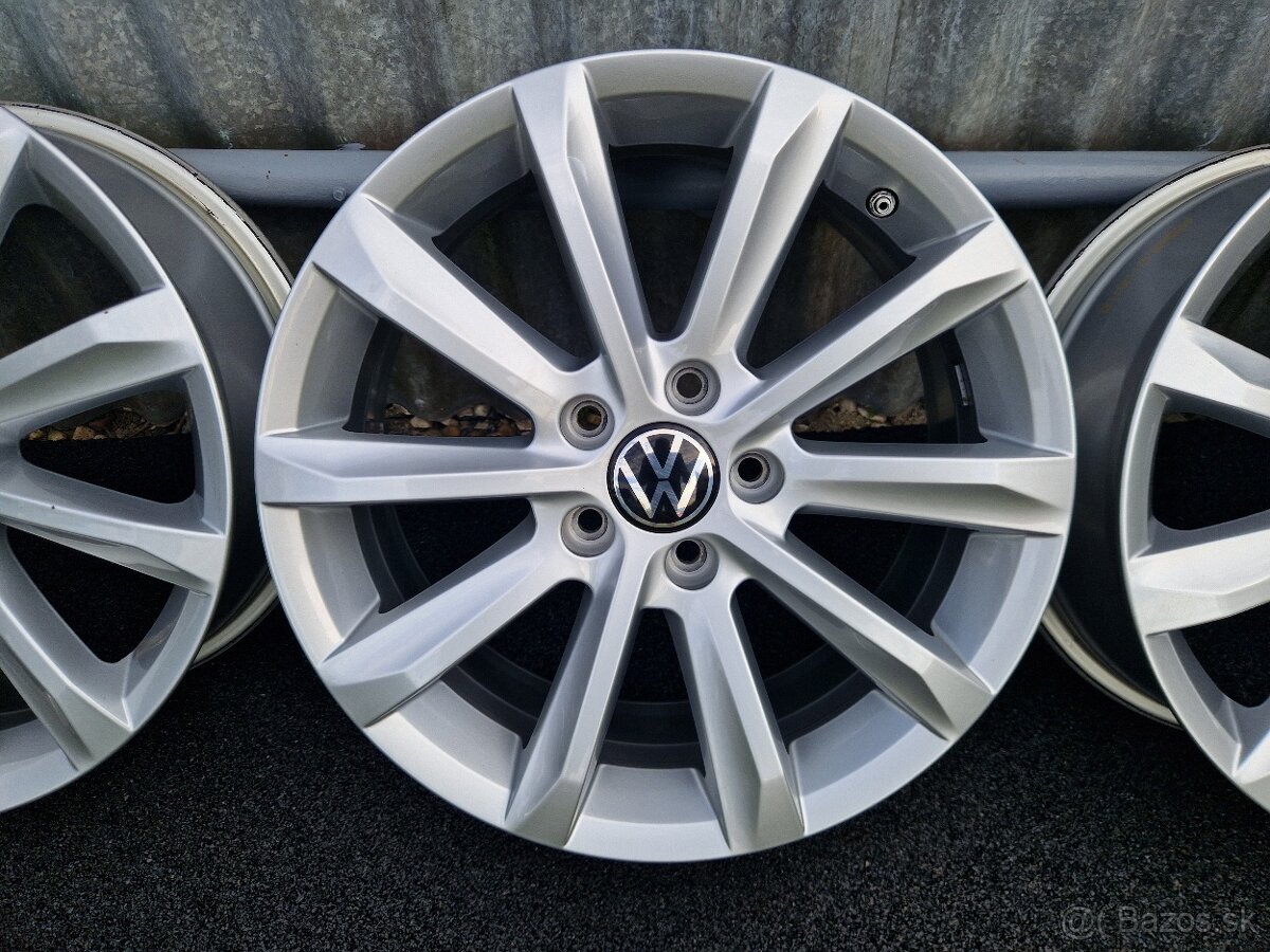 VW Helsinky 5x112 R17 Passat