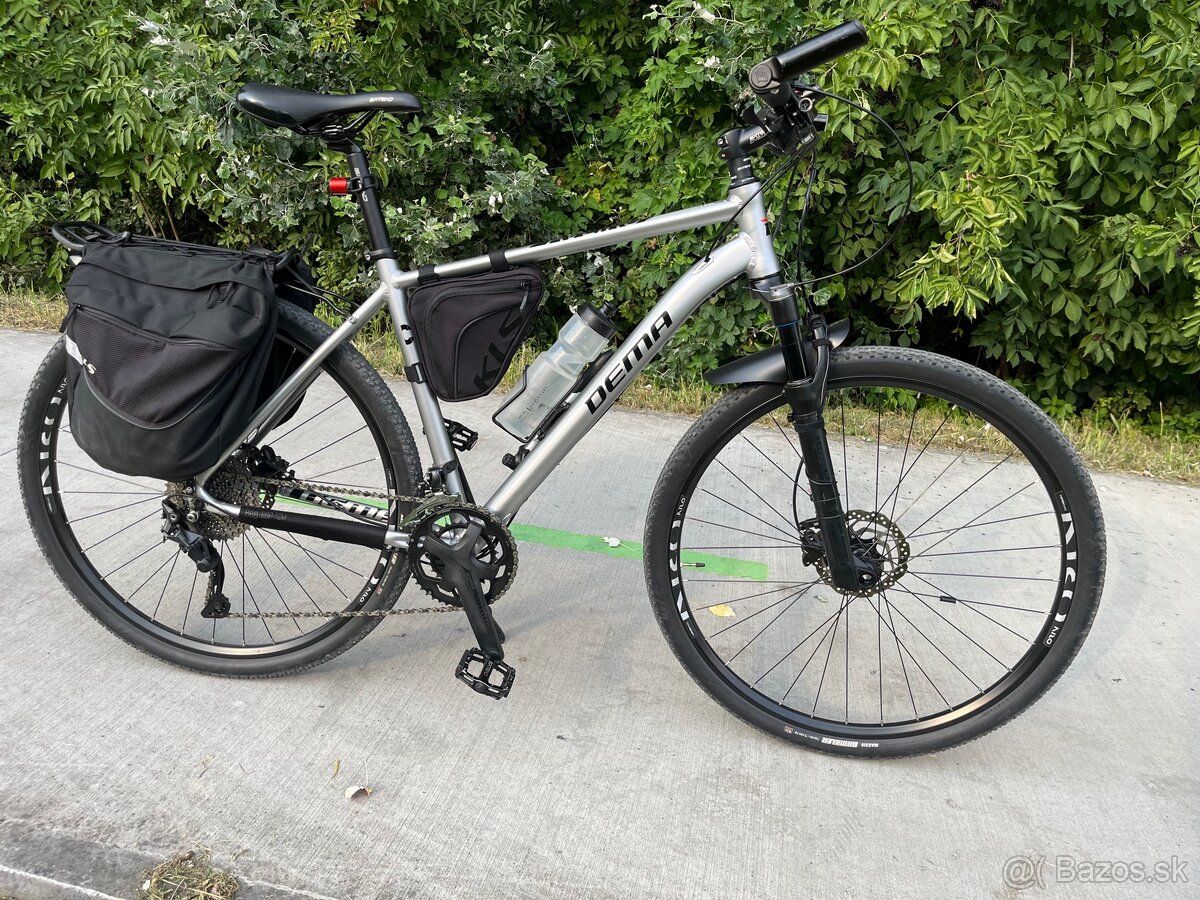 Dema Aveiro 9 trekingovy/krosovy bicykel v zaruke