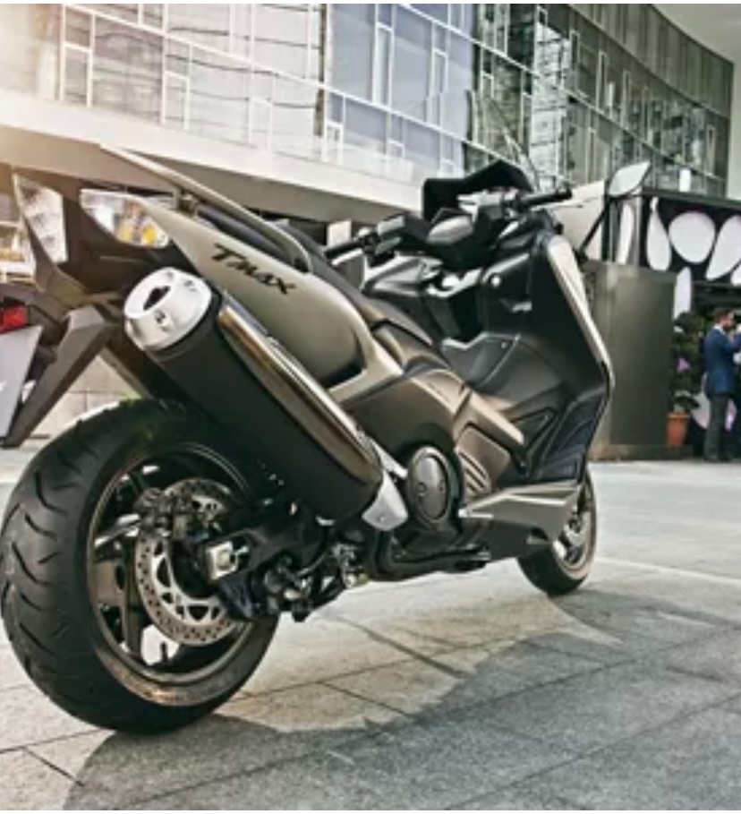 YAMAHA T MAX 530 originál výfuk a zadný blatník.