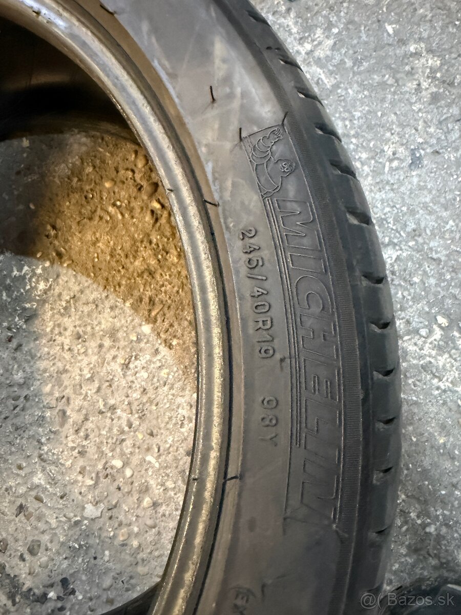 245/40 r19