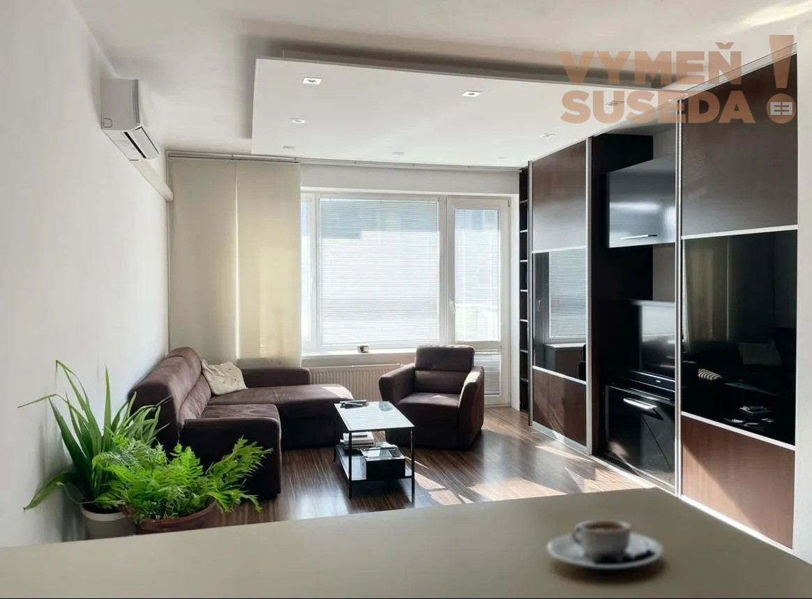 VYMEŇ SUSEDA – VÝNIMOČNÝ 2 IZB. ZARIADENÝ BYT S BALKÓNOM, N