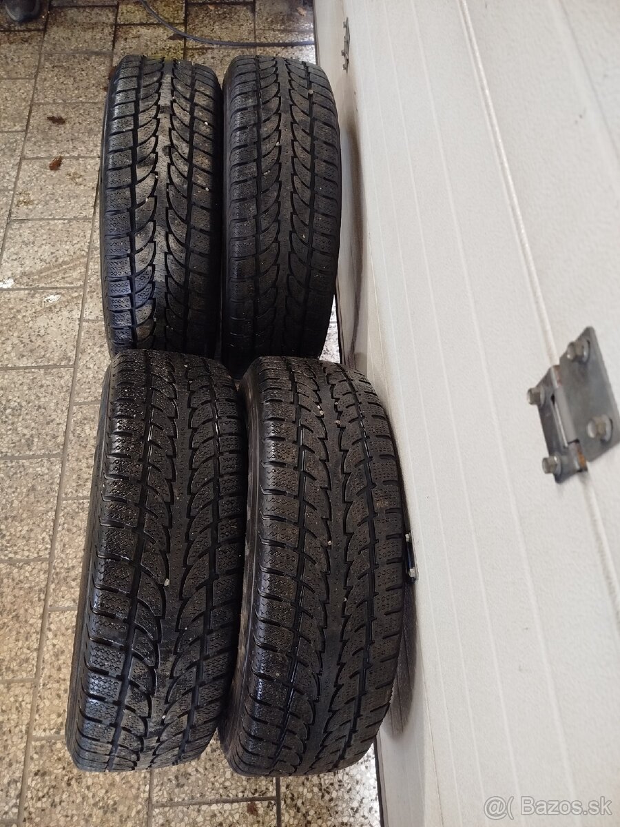 Zimna sada pneu 215/70 R16 100H