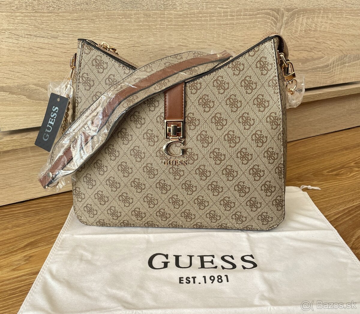 Kabelka Guess Zamira Quattro G