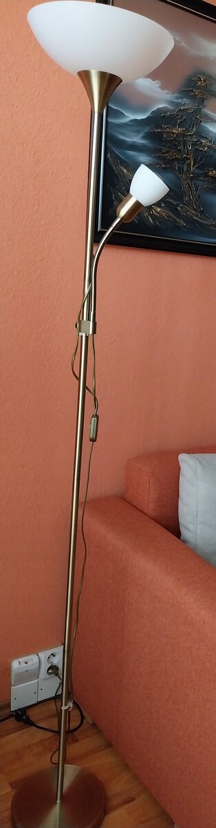 Stojaca lampa