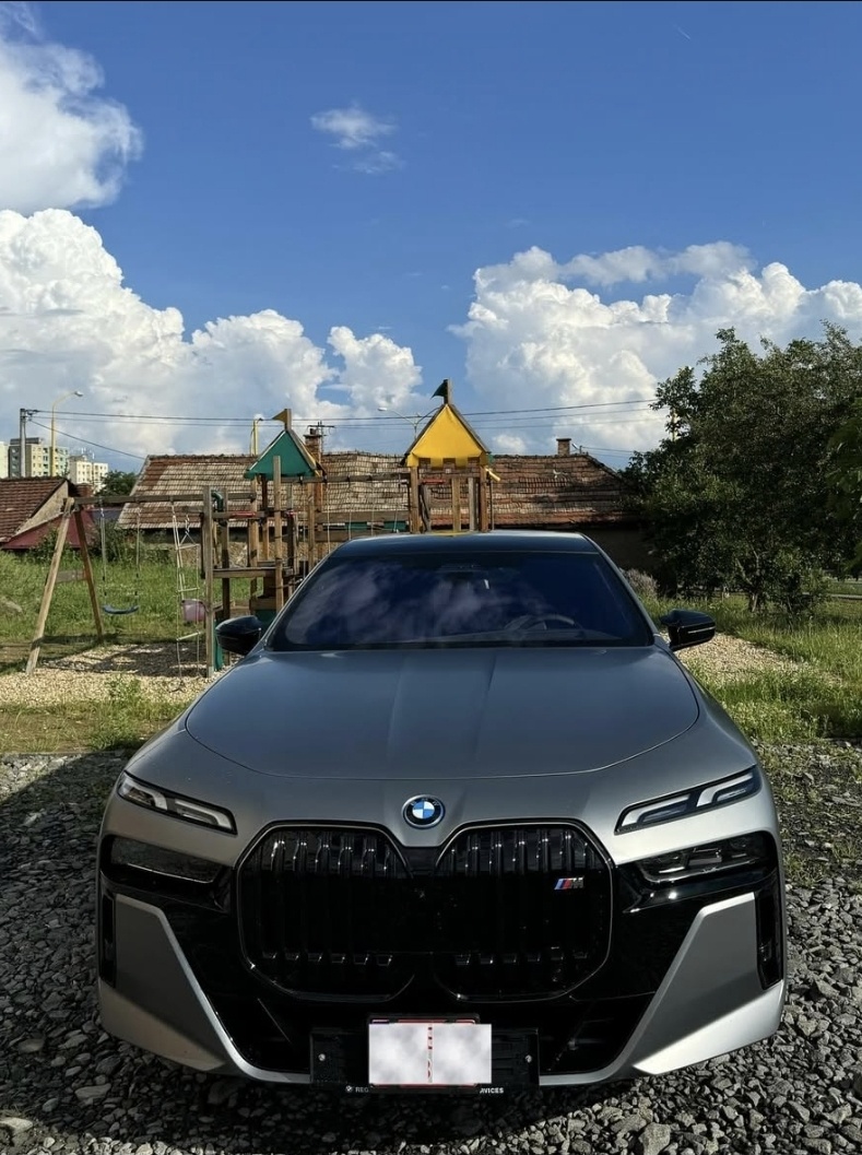 BMW 7.60M 536HP PRENAJOM/RENT A CAR