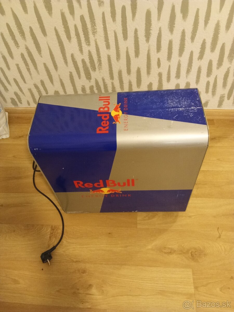 Predám malú Red Bull chladničku